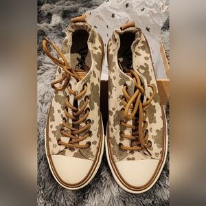 Brown Low-Top Sneakers with Classic Style